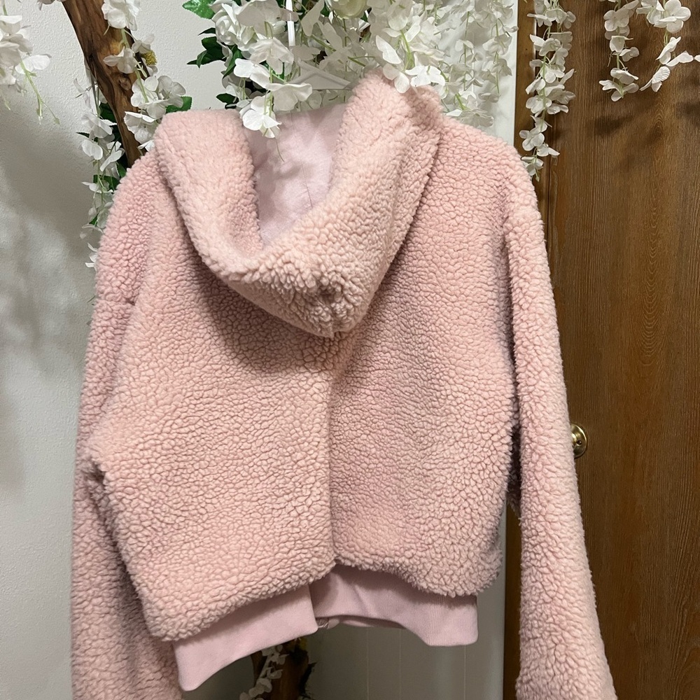 Fabletics Maeve Pink  Summit Teddy Jacket with High Collar and Cropped Design 🧸💖 - Picture 8 of 9
